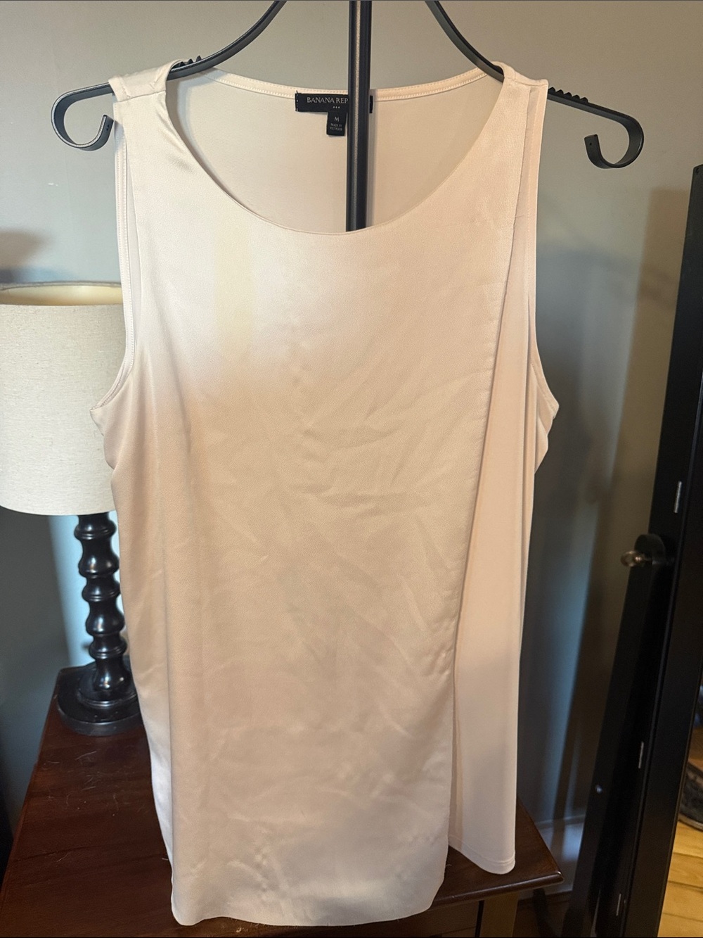 Banana Republic Cream Scoop Neck Sleeveless Tank
